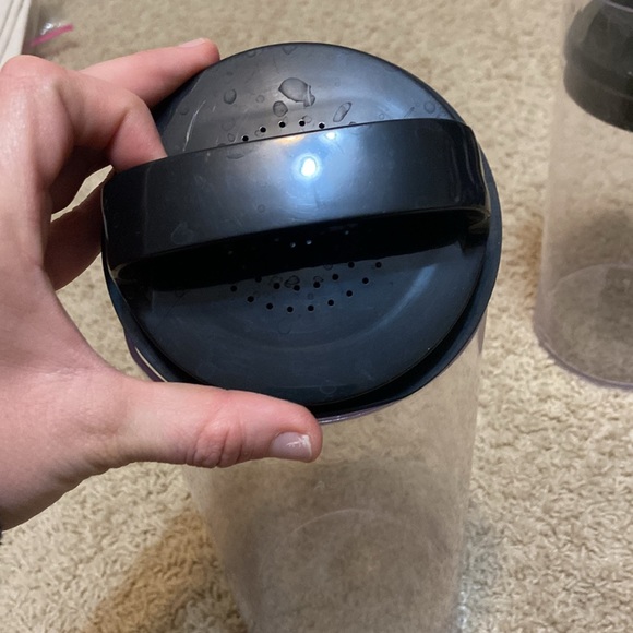 3 EUC airtight food containers - holds in the lids push air out as you push down - Picture 2 of 3